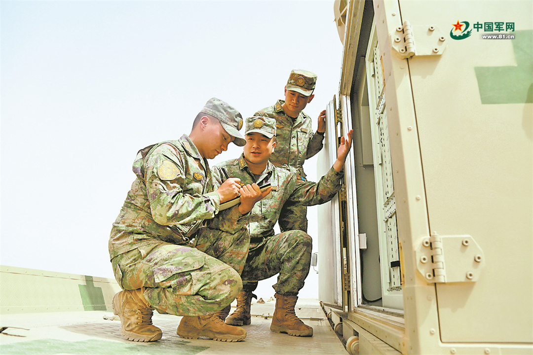 欧亿官方体育军营观察丨遥测兵：仰望空天追寻弹道(图3)